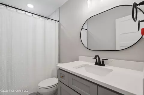 Bath - 1626 Ashtons Ln, Hernando, MS 38632 photo 3 of 4