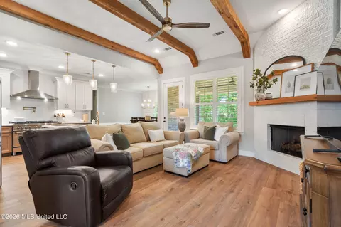 Living - 1626 Ashtons Ln, Hernando, MS 38632 photo 2 of 2