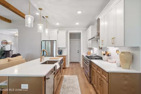 Kitchen - 1626 Ashtons Ln, Hernando, MS 38632 photo 2 of 3