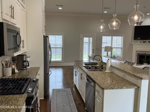 Kitchen - 320 Emerald Way, Brandon, MS 39047 photo 2 of 3