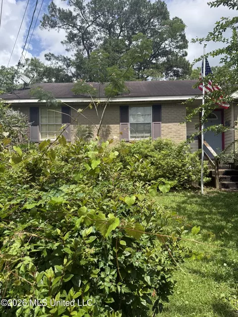 10408 Riverbend Dr, Moss Point, MS 39562
