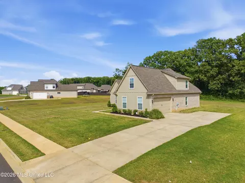 Exterior - 1441 Clair Cir, Hernando, MS 38632 photo 3 of 7