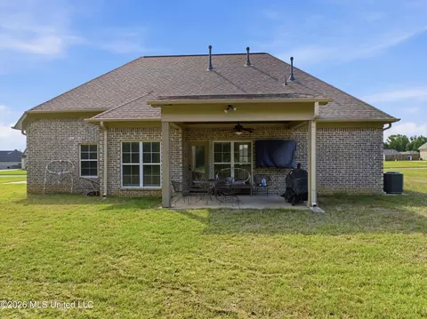 Exterior - 1441 Clair Cir, Hernando, MS 38632 photo 5 of 7