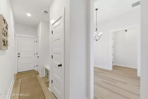 Entry Way - 1441 Clair Cir, Hernando, MS 38632 photo 2 of 4
