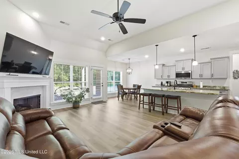 Entry Way - 1441 Clair Cir, Hernando, MS 38632 photo 3 of 4