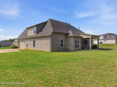 Exterior - 1441 Clair Cir, Hernando, MS 38632 photo 4 of 7