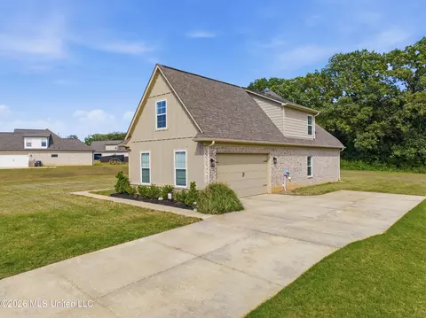 Exterior - 1441 Clair Cir, Hernando, MS 38632 photo 2 of 7