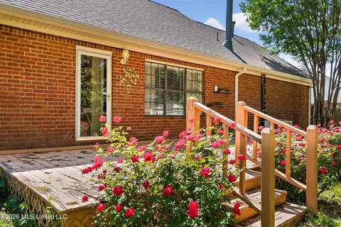 Exterior - 121 Keestone Dr, Senatobia, MS 38668 photo 7 of 9