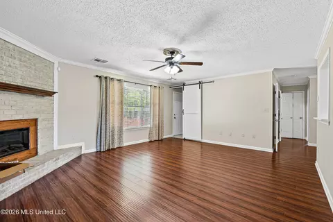 Living - 121 Keestone Dr, Senatobia, MS 38668 photo 1 of 3
