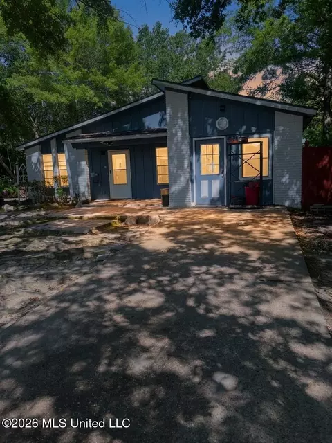 916 E Birch Dr, Gulfport, MS 39503