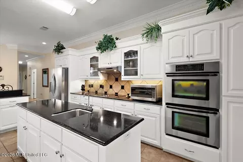Kitchen - 136 Mccullough Ln, Flora, MS 39071 photo 2 of 4