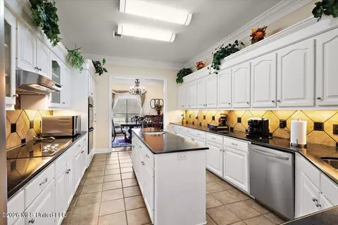 Kitchen - 136 Mccullough Ln, Flora, MS 39071 photo 4 of 4