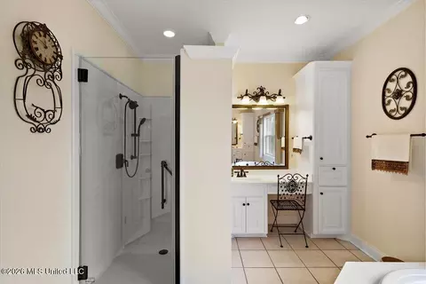 Bath - 136 Mccullough Ln, Flora, MS 39071 photo 4 of 10
