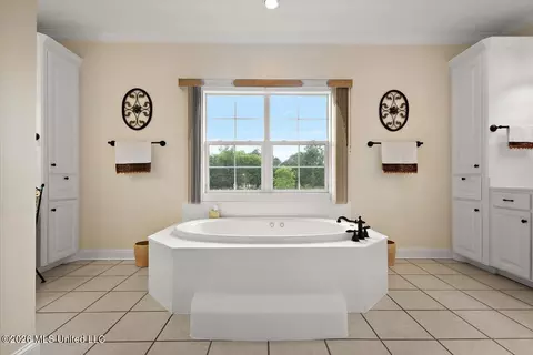 Bath - 136 Mccullough Ln, Flora, MS 39071 photo 1 of 10