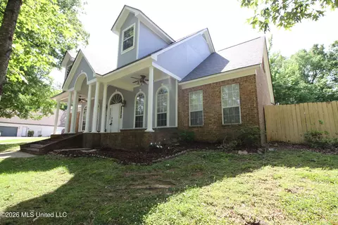 Exterior - 3542 Rhett Butler Dr, Hernando, MS 38632 photo 2 of 8