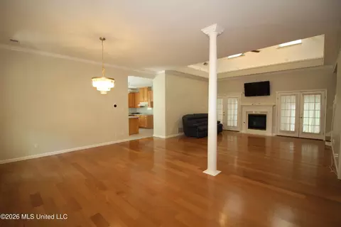 Living - 3542 Rhett Butler Dr, Hernando, MS 38632 photo 3 of 6