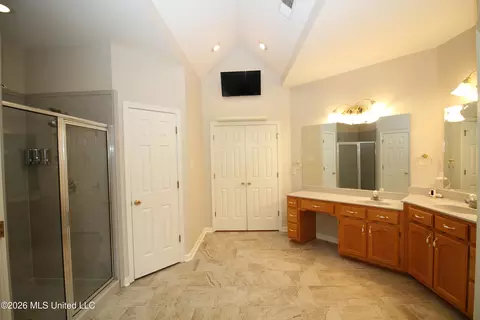 Bath - 3542 Rhett Butler Dr, Hernando, MS 38632 photo 4 of 6