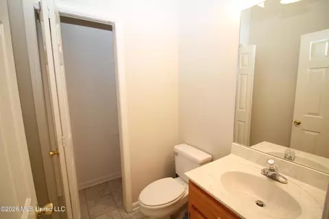 Bath - 3542 Rhett Butler Dr, Hernando, MS 38632 photo 2 of 6