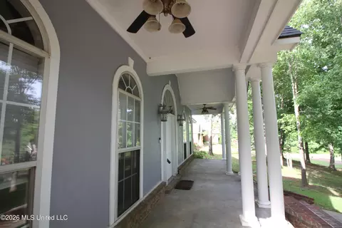 Exterior - 3542 Rhett Butler Dr, Hernando, MS 38632 photo 3 of 8