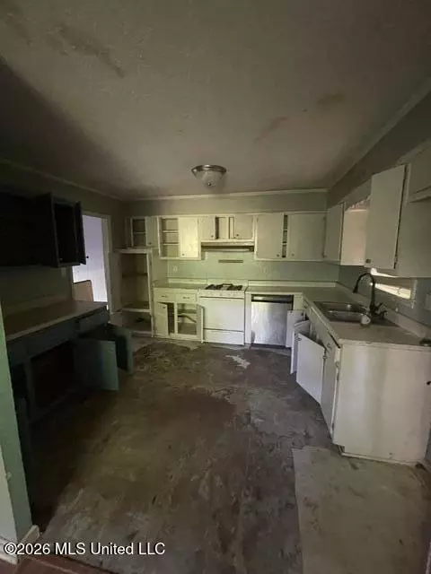Kitchen - 653 W Robinson St, Hernando, MS 38632 photo 1 of 1
