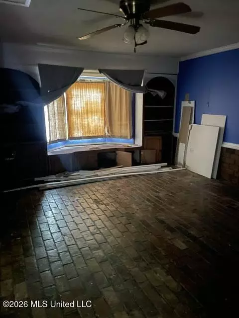 Living - 653 W Robinson St, Hernando, MS 38632 photo 1 of 3