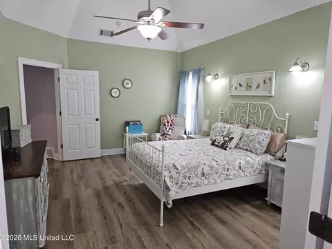 Bedroom - 105 Mckinzie Cv, Hernando, MS 38632 photo 5 of 7