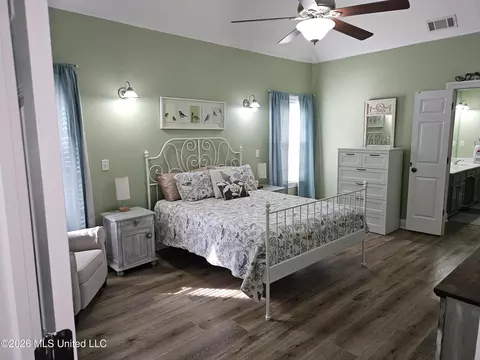 Bedroom - 105 Mckinzie Cv, Hernando, MS 38632 photo 3 of 7