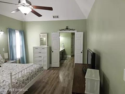 Bedroom - 105 Mckinzie Cv, Hernando, MS 38632 photo 4 of 7