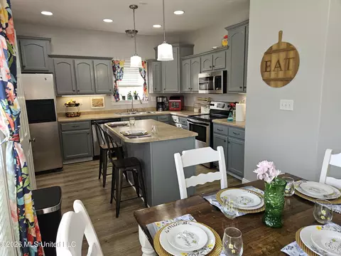 Kitchen - 105 Mckinzie Cv, Hernando, MS 38632 photo 1 of 1