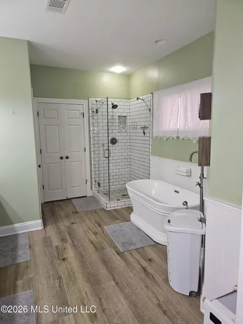 Bath - 105 Mckinzie Cv, Hernando, MS 38632 photo 1 of 4