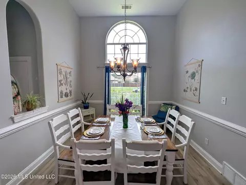 Dining - 105 Mckinzie Cv, Hernando, MS 38632 photo 2 of 2