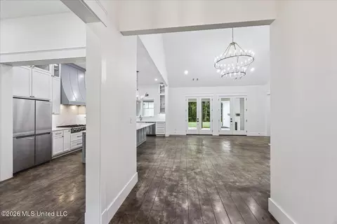 Entry Way - 175 Fulmer Rd #B, Como, MS 38619 photo 2 of 5