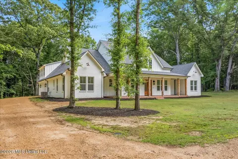 Exterior - 175 Fulmer Rd #B, Como, MS 38619 photo 2 of 8