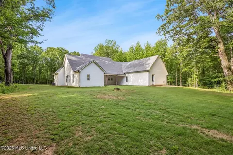 Exterior - 175 Fulmer Rd #B, Como, MS 38619 photo 7 of 8