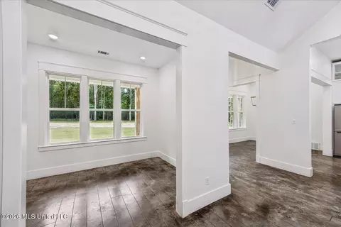 Entry Way - 175 Fulmer Rd #B, Como, MS 38619 photo 3 of 5