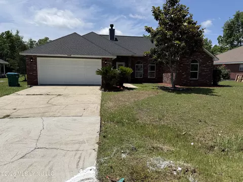 8122 Longwood Dr, Gautier, MS 39553
