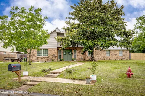 300 Idlewood Dr, Waveland, MS 39576