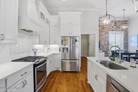 Kitchen - 414 Emerald Trl, Brandon, MS 39047 photo 3 of 4