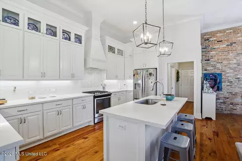 Kitchen - 414 Emerald Trl, Brandon, MS 39047 photo 2 of 4