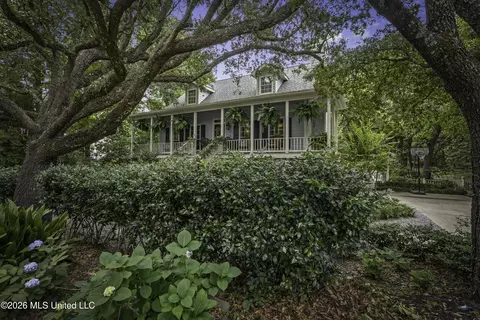 312 Washington Ave, Ocean Springs, MS 39564