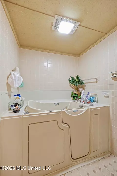 Bath - 26 N 2nd St, Pickens, MS 39146 photo 5 of 10