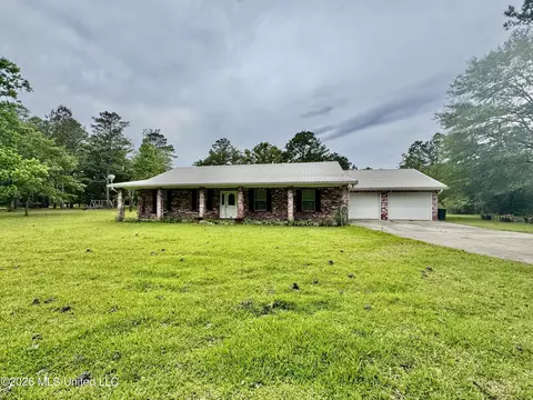 20 C G Smith Rd, Picayune, MS 39466