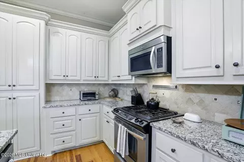 Kitchen - 135 Grace Dr, Flowood, MS 39232 photo 5 of 6