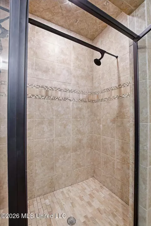 Bath - 135 Grace Dr, Flowood, MS 39232 photo 1 of 2
