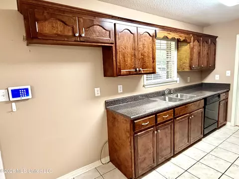Kitchen - 6902 Tanner Williams Rd, Lucedale, MS 39452 photo 5 of 8
