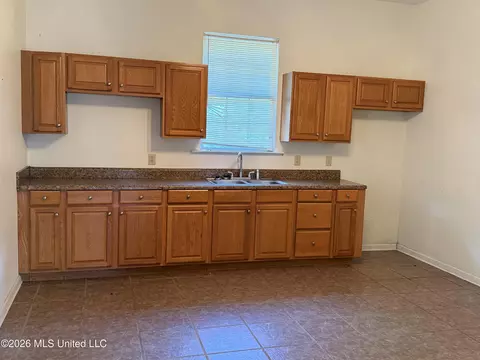 Kitchen - 6902 Tanner Williams Rd, Lucedale, MS 39452 photo 8 of 8