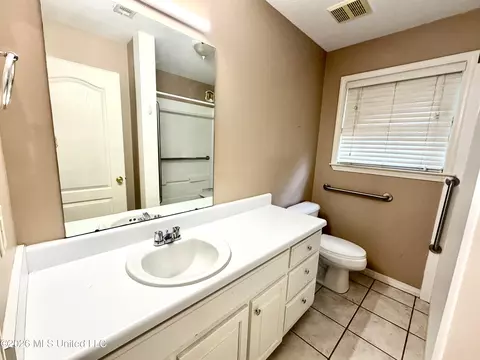 Bath - 6902 Tanner Williams Rd, Lucedale, MS 39452 photo 3 of 5