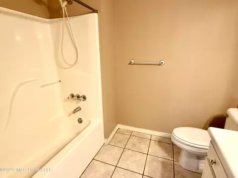 Bath - 6902 Tanner Williams Rd, Lucedale, MS 39452 photo 2 of 5