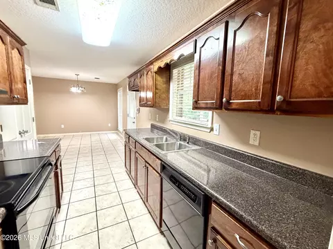 Kitchen - 6902 Tanner Williams Rd, Lucedale, MS 39452 photo 6 of 8