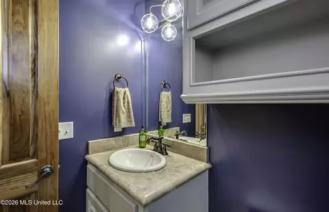 Bath - 505 Jasper Cir, Flowood, MS 39232 photo 1 of 10